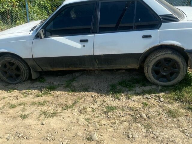 Опель Аскона 1986 в Калуше на Automoto.ua Белый Опель Аскона, объемом двигателя 1.6 л и пробегом 2 тыс. км за 750 $, фото 3 на Automoto.ua