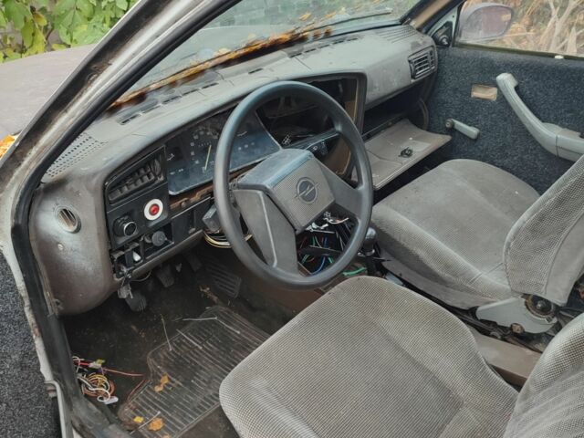 Опель Аскона 1987 в Бобровице на Automoto.ua Белый Опель Аскона, объемом двигателя 0 л и пробегом 1000 тыс. км за 288 $, фото 3 на Automoto.ua
