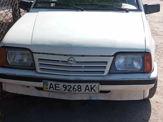 Білий Опель Аскона, об'ємом двигуна 1.6 л та пробігом 234 тис. км за 1040 $, фото 1 на Automoto.ua