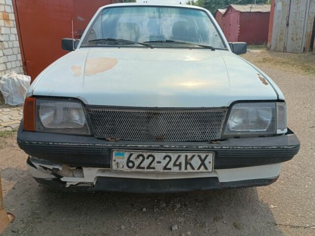 Білий Опель Аскона, об'ємом двигуна 0 л та пробігом 200 тис. км за 701 $, фото 4 на Automoto.ua