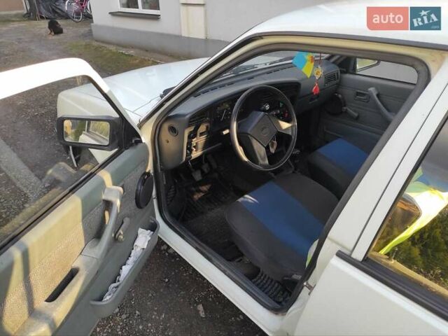 Белый Опель Аскона, объемом двигателя 2 л и пробегом 72 тыс. км за 1350 $, фото 4 на Automoto.ua