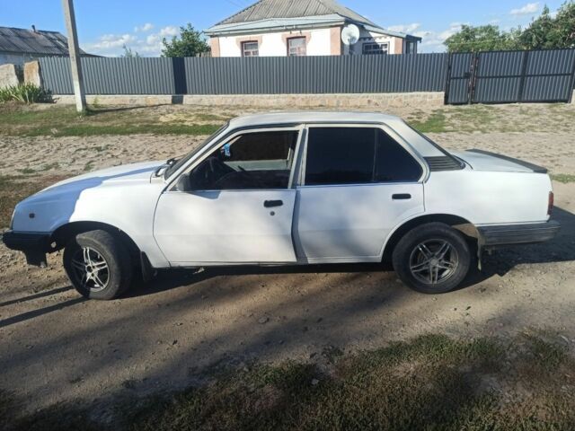 Белый Опель Аскона, объемом двигателя 0 л и пробегом 150 тыс. км за 900 $, фото 3 на Automoto.ua