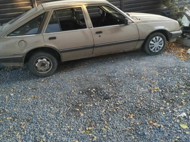 Бежевый Опель Аскона, объемом двигателя 0 л и пробегом 2 тыс. км за 1000 $, фото 3 на Automoto.ua