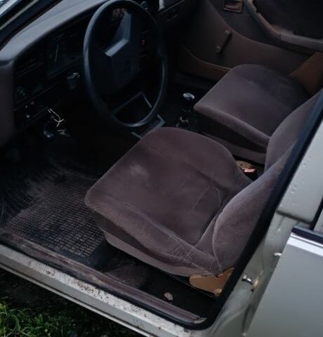 Бежевый Опель Аскона, объемом двигателя 0 л и пробегом 184 тыс. км за 500 $, фото 4 на Automoto.ua