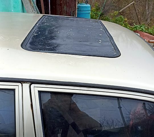 Бежевый Опель Аскона, объемом двигателя 1.6 л и пробегом 200 тыс. км за 500 $, фото 1 на Automoto.ua