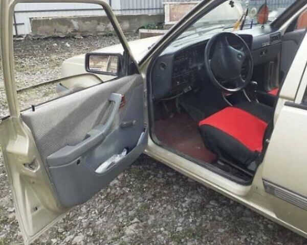 Бежевый Опель Аскона, объемом двигателя 1.6 л и пробегом 300 тыс. км за 650 $, фото 1 на Automoto.ua