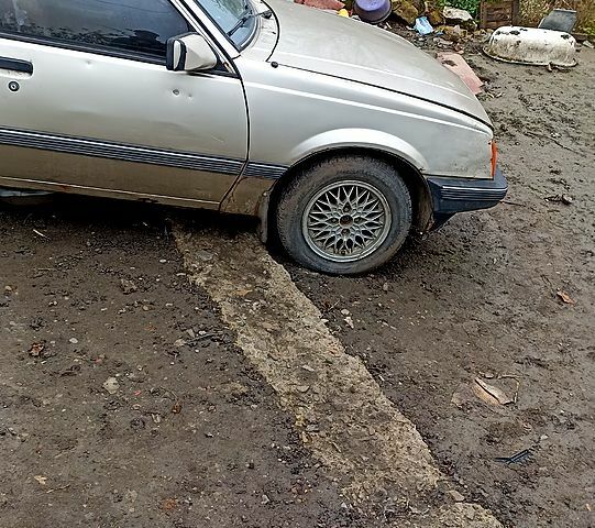Бежевый Опель Аскона, объемом двигателя 1.6 л и пробегом 200 тыс. км за 500 $, фото 7 на Automoto.ua