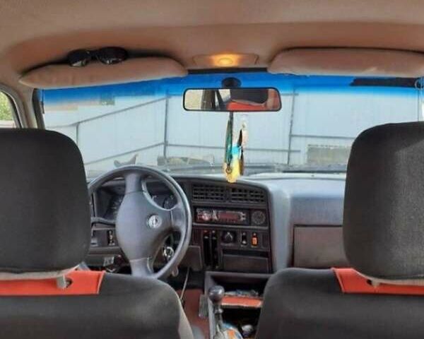 Бежевый Опель Аскона, объемом двигателя 1.6 л и пробегом 300 тыс. км за 650 $, фото 5 на Automoto.ua