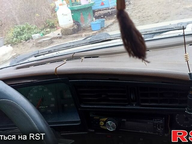 Бежевый Опель Аскона, объемом двигателя 1.6 л и пробегом 200 тыс. км за 500 $, фото 3 на Automoto.ua