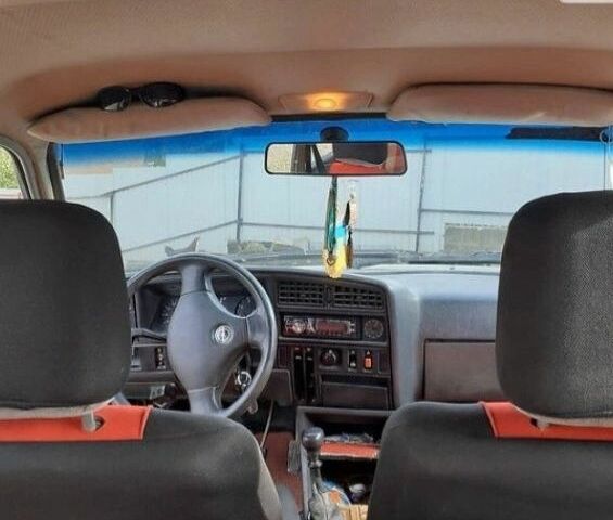 Бежевий Опель Аскона, об'ємом двигуна 1.6 л та пробігом 300 тис. км за 650 $, фото 4 на Automoto.ua