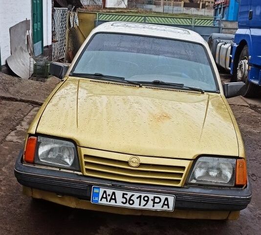 Бежевый Опель Аскона, объемом двигателя 1.8 л и пробегом 200 тыс. км за 650 $, фото 2 на Automoto.ua