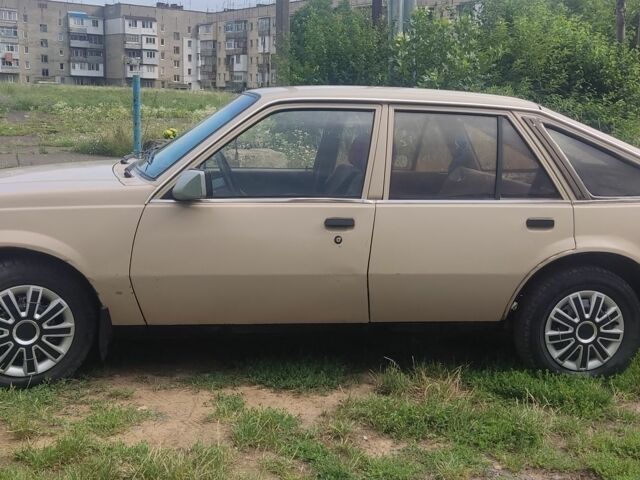 Бежевый Опель Аскона, объемом двигателя 1.6 л и пробегом 320 тыс. км за 850 $, фото 3 на Automoto.ua