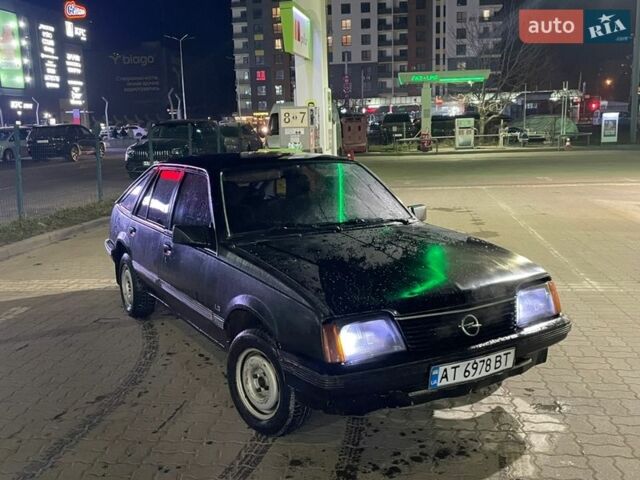 Чорний Опель Аскона, об'ємом двигуна 1.6 л та пробігом 72 тис. км за 600 $, фото 1 на Automoto.ua