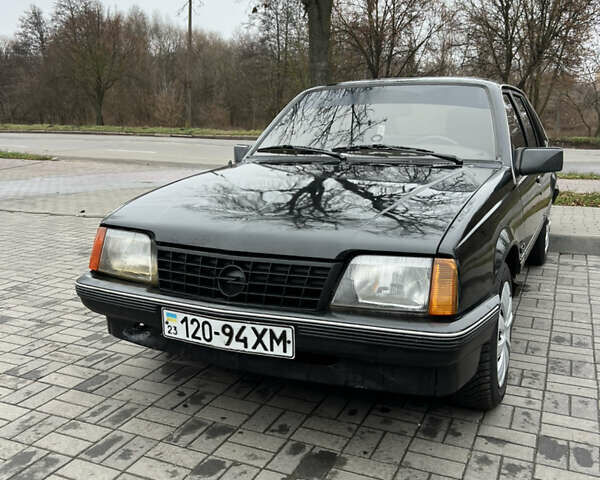 Черный Опель Аскона, объемом двигателя 0 л и пробегом 700 тыс. км за 1000 $, фото 1 на Automoto.ua