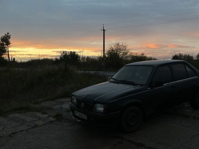 Черный Опель Аскона, объемом двигателя 1.6 л и пробегом 176 тыс. км за 450 $, фото 4 на Automoto.ua