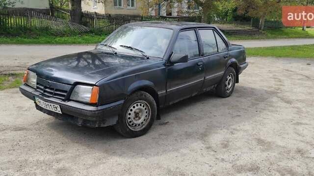 Черный Опель Аскона, объемом двигателя 1.6 л и пробегом 200 тыс. км за 500 $, фото 1 на Automoto.ua