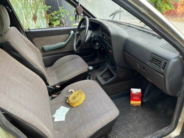 Коричневый Опель Аскона, объемом двигателя 1.3 л и пробегом 666 тыс. км за 166 $, фото 5 на Automoto.ua