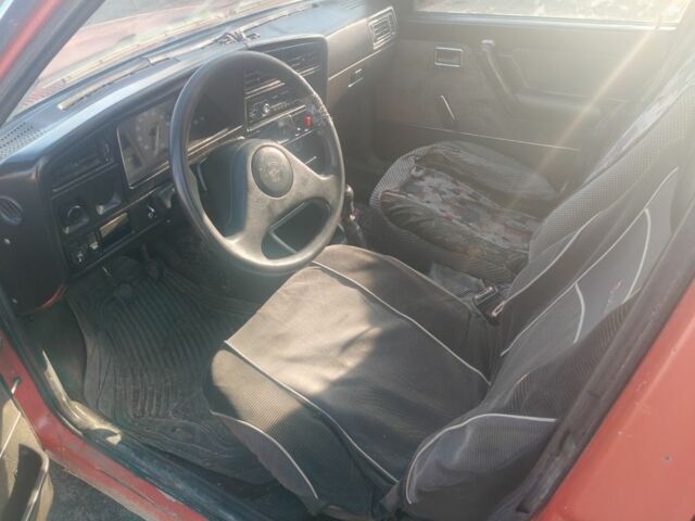 Червоний Опель Аскона, об'ємом двигуна 1.8 л та пробігом 2 тис. км за 496 $, фото 5 на Automoto.ua