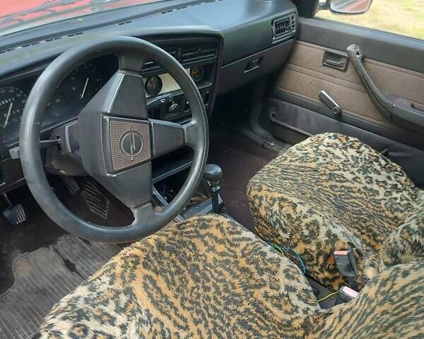 Червоний Опель Аскона, об'ємом двигуна 1.4 л та пробігом 200 тис. км за 450 $, фото 31 на Automoto.ua