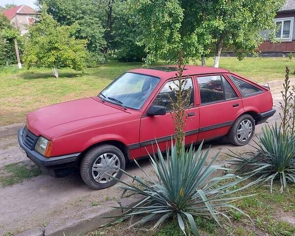 Червоний Опель Аскона, об'ємом двигуна 1.4 л та пробігом 200 тис. км за 450 $, фото 3 на Automoto.ua