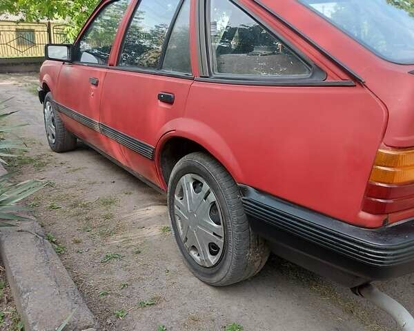 Червоний Опель Аскона, об'ємом двигуна 1.4 л та пробігом 200 тис. км за 450 $, фото 1 на Automoto.ua
