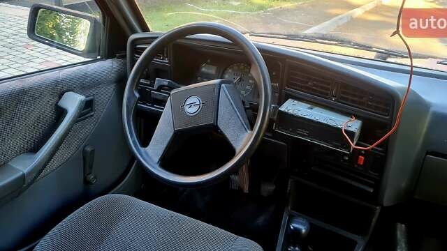 Опель Аскона 1986 в Ратно на Automoto.ua Красный Опель Аскона, объемом двигателя 1.6 л и пробегом 300 тыс. км за 800 $, фото 7 на Automoto.ua