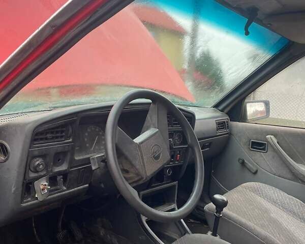 Красный Опель Аскона, объемом двигателя 1.6 л и пробегом 200 тыс. км за 500 $, фото 5 на Automoto.ua