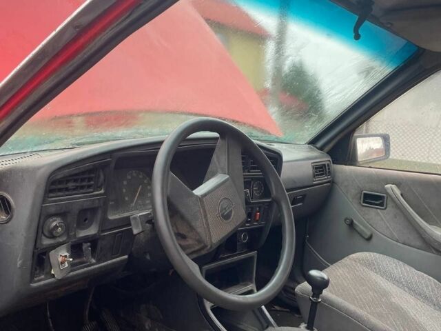 Червоний Опель Аскона, об'ємом двигуна 1.6 л та пробігом 150 тис. км за 500 $, фото 5 на Automoto.ua