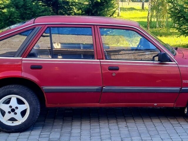 Красный Опель Аскона, объемом двигателя 1.6 л и пробегом 300 тыс. км за 900 $, фото 5 на Automoto.ua