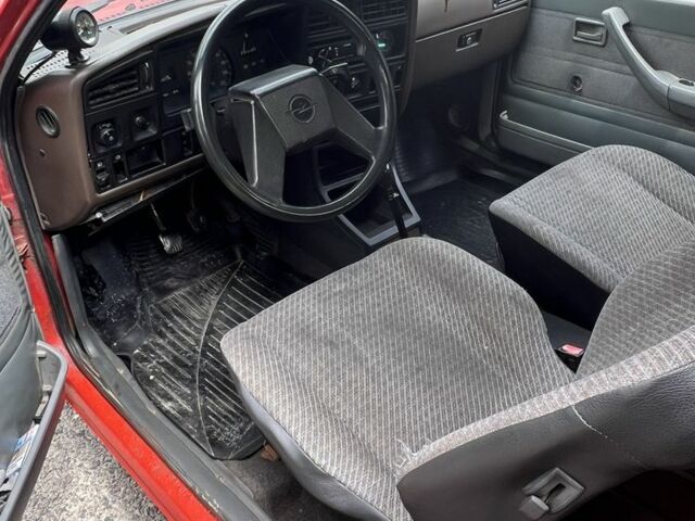 Красный Опель Аскона, объемом двигателя 2 л и пробегом 200 тыс. км за 800 $, фото 6 на Automoto.ua