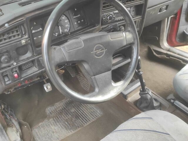 Червоний Опель Аскона, об'ємом двигуна 1.6 л та пробігом 120 тис. км за 764 $, фото 11 на Automoto.ua