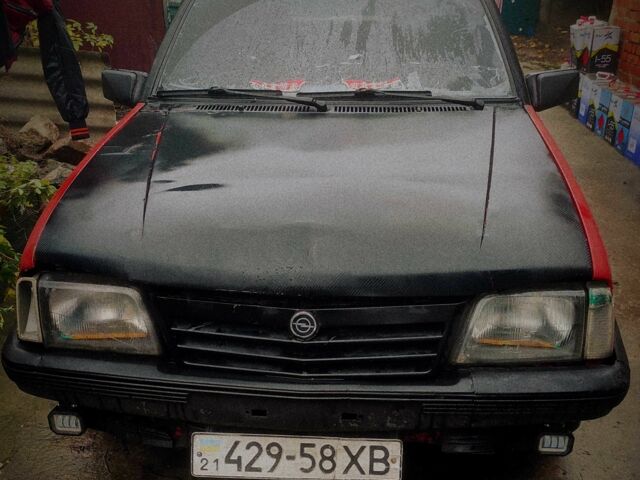 Червоний Опель Аскона, об'ємом двигуна 1.6 л та пробігом 120 тис. км за 764 $, фото 12 на Automoto.ua