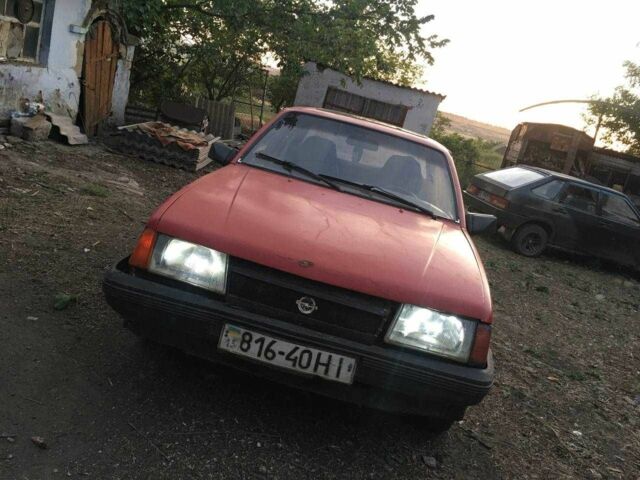 Красный Опель Аскона, объемом двигателя 1.8 л и пробегом 3 тыс. км за 238 $, фото 6 на Automoto.ua