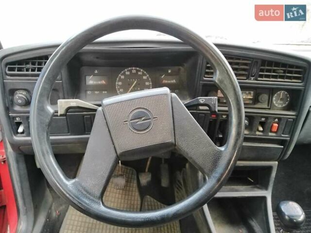 Опель Аскона 1986 в Хмельницком на Automoto.ua Красный Опель Аскона, объемом двигателя 2 л и пробегом 270 тыс. км за 1300 $, фото 9 на Automoto.ua