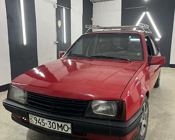 Красный Опель Аскона, объемом двигателя 1.6 л и пробегом 357 тыс. км за 1200 $, фото 1 на Automoto.ua