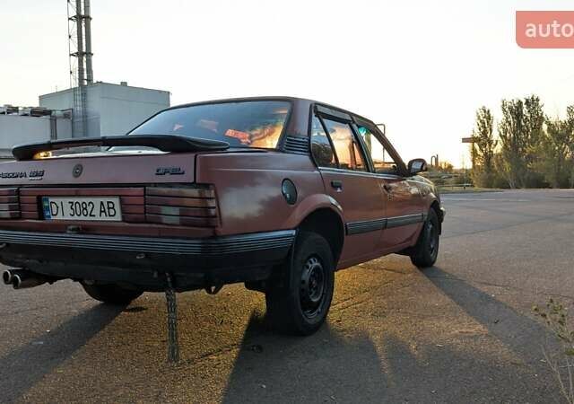 Красный Опель Аскона, объемом двигателя 1.6 л и пробегом 392 тыс. км за 100 $, фото 2 на Automoto.ua