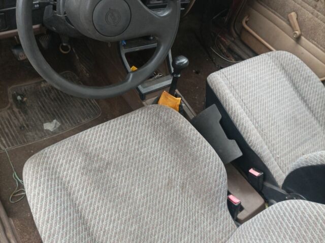 Красный Опель Аскона, объемом двигателя 1 л и пробегом 200 тыс. км за 400 $, фото 5 на Automoto.ua