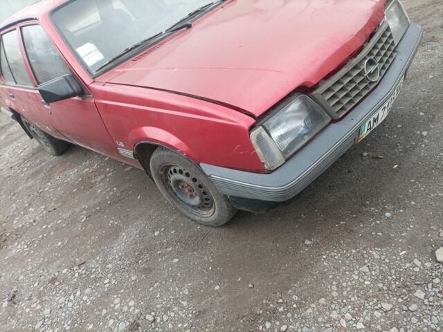 Красный Опель Аскона, объемом двигателя 1 л и пробегом 200 тыс. км за 400 $, фото 2 на Automoto.ua