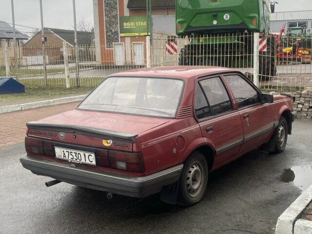 Красный Опель Аскона, объемом двигателя 1.6 л и пробегом 150 тыс. км за 524 $, фото 2 на Automoto.ua