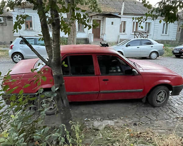 Красный Опель Аскона, объемом двигателя 1.6 л и пробегом 300 тыс. км за 750 $, фото 4 на Automoto.ua