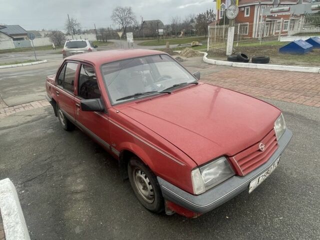 Красный Опель Аскона, объемом двигателя 1.6 л и пробегом 150 тыс. км за 524 $, фото 1 на Automoto.ua