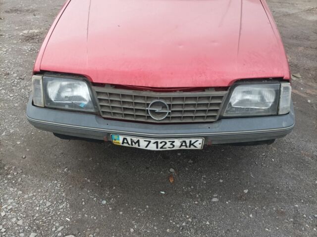 Красный Опель Аскона, объемом двигателя 1 л и пробегом 200 тыс. км за 400 $, фото 3 на Automoto.ua