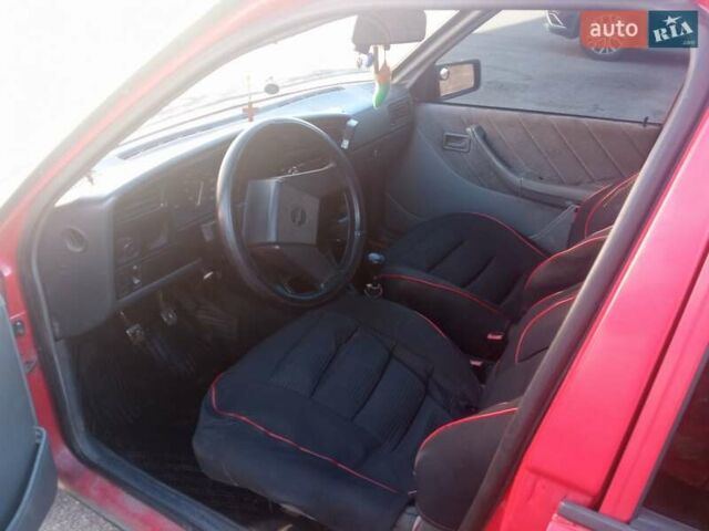 Красный Опель Аскона, объемом двигателя 1.6 л и пробегом 200 тыс. км за 750 $, фото 6 на Automoto.ua