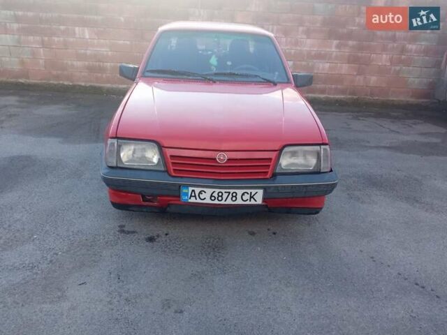 Красный Опель Аскона, объемом двигателя 1.6 л и пробегом 200 тыс. км за 750 $, фото 2 на Automoto.ua