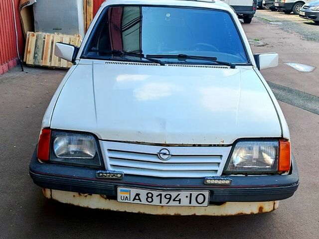 Опель Аскона, объемом двигателя 1.8 л и пробегом 50 тыс. км за 1300 $, фото 1 на Automoto.ua