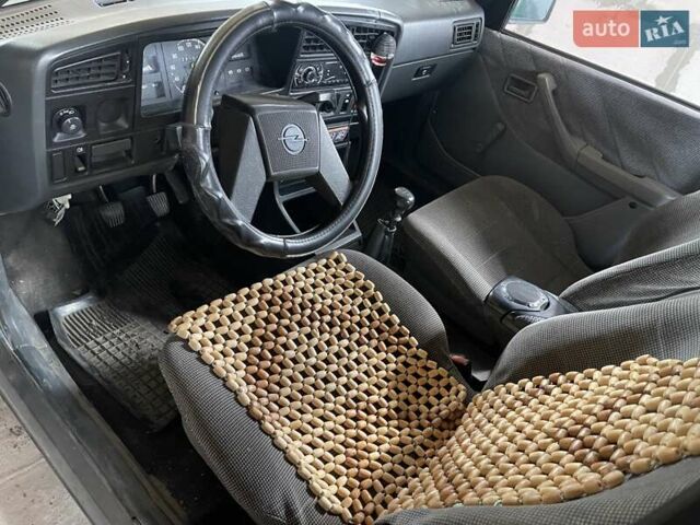 Опель Аскона, об'ємом двигуна 1.6 л та пробігом 28 тис. км за 800 $, фото 4 на Automoto.ua