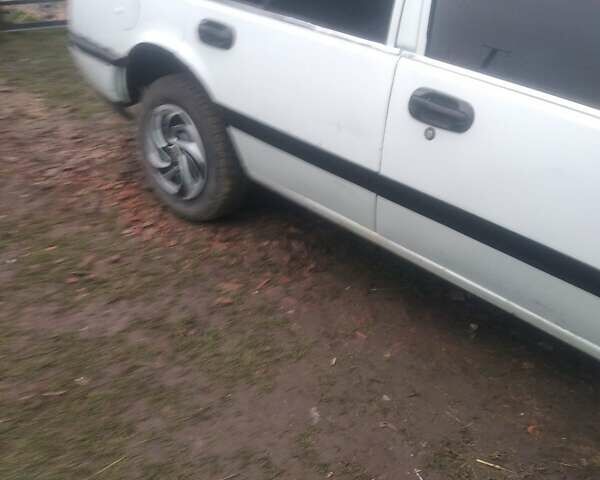 Опель Аскона, объемом двигателя 1.6 л и пробегом 856 тыс. км за 2000 $, фото 4 на Automoto.ua