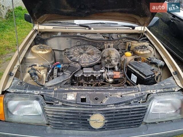 Опель Аскона 1981 в Трускавце на Automoto.ua Желтый Опель Аскона, объемом двигателя 1.6 л и пробегом 500 тыс. км за 400 $, фото 11 на Automoto.ua