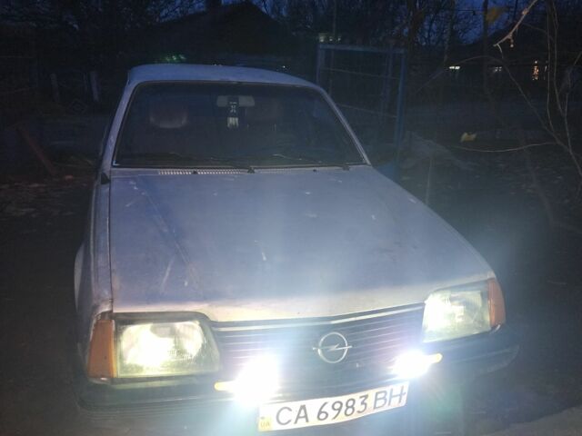 Сірий Опель Аскона, об'ємом двигуна 0 л та пробігом 60 тис. км за 594 $, фото 1 на Automoto.ua