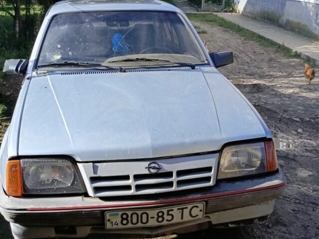 Сірий Опель Аскона, об'ємом двигуна 0 л та пробігом 300 тис. км за 500 $, фото 2 на Automoto.ua